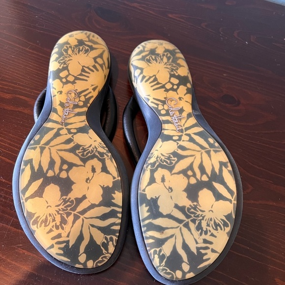 Coke Haan navy blue flip flops.​ - Picture 4 of 6